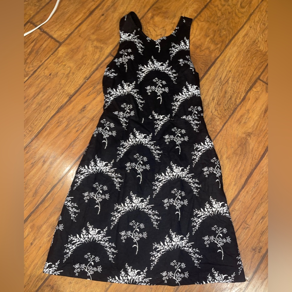 Gap Elegant Black and White Floral Dress size 2 EUC